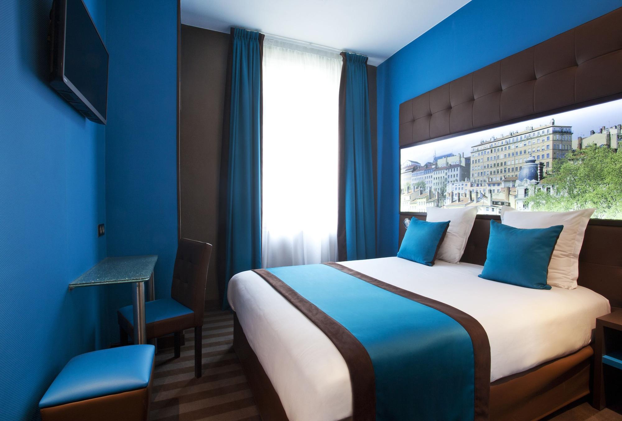 Hotel Des Savoies Perrache 3*