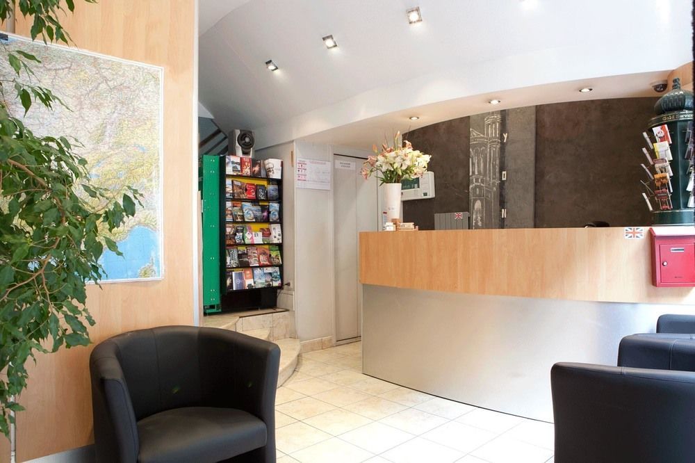 Hotel Des Savoies Perrache 3*